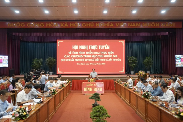 Phó thủ tướng Trần Lưu Quang chủ trì hội nghị về chương trình mục tiêu quốc gia - Ảnh 1.