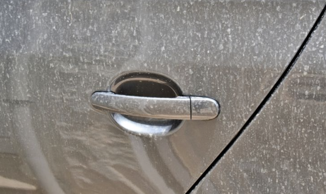 4 thói quen khi sử dụng ô tô mùa mưa làm hư hại lớp sơn xe - Ảnh 3.