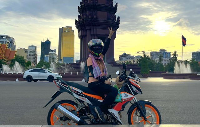 Cô gái đi phượt bằng xe máy qua 4 quốc gia - Ảnh 2.