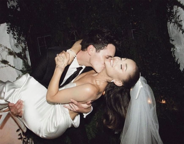 Rộ tin Ariana Grande hẹn hò tình mới sau tin đồn chia tay chồng - Ảnh 4.