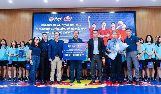 Red Bull tiếp tục nạp năng lượng cho đội tuyển nữ Việt Nam - Ảnh 1.