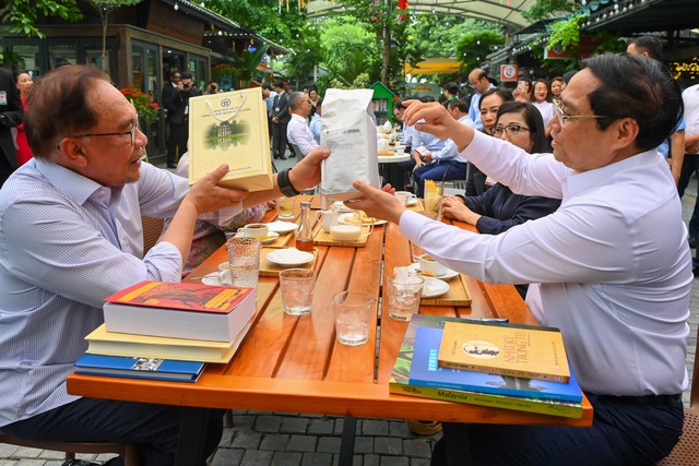 Thủ tướng Malaysia muốn phổ biến tập thơ của Bác Hồ - Ảnh 3.