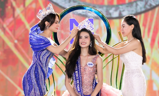 Nhan sắc đời thường của tân Hoa hậu Thế giới Việt Nam Huỳnh Trần Ý Nhi - Ảnh 1.