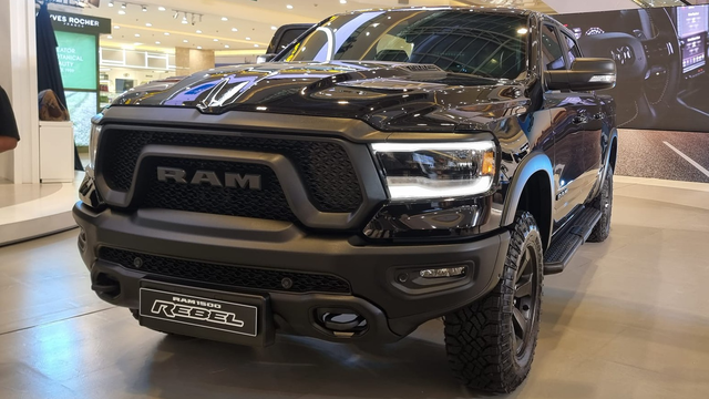 Ram 1500 Rebel có giá gần 5,3 tỉ đồng tại Việt Nam   - Ảnh 1.