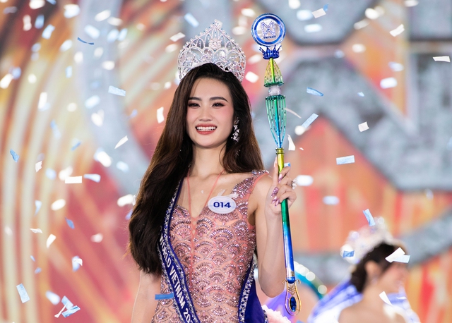 Nhan sắc đời thường của Hoa hậu Thế giới Việt Nam Huỳnh Trần Ý Nhi - Ảnh 2.