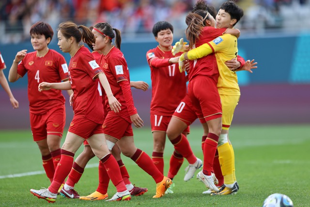 VFF thưởng đội tuyển nữ Việt Nam 800 triệu đồng vì đã chơi quả cảm trước đội Mỹ - Ảnh 1.