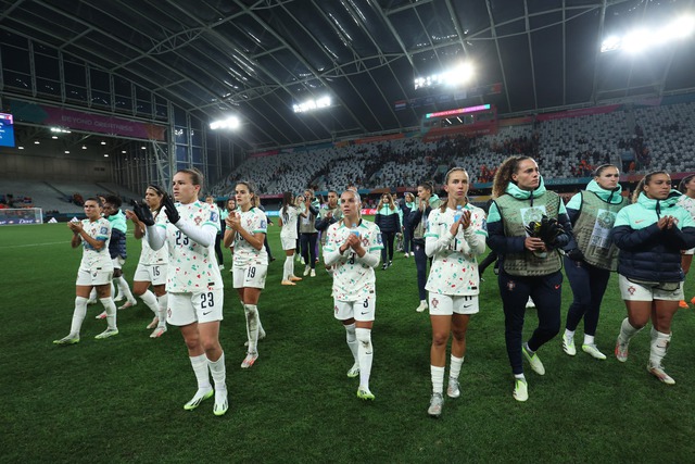 Thủ tướng Bồ Đào Nha động viên đội nhà trước trận gặp đội tuyển nữ Việt Nam - Ảnh 2.