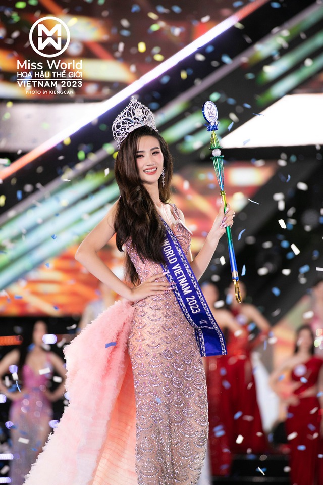 Bố của Miss World Vietnam 2023: Mỗi lần công bố kết quả là tôi đi ra ngoài - Ảnh 2.