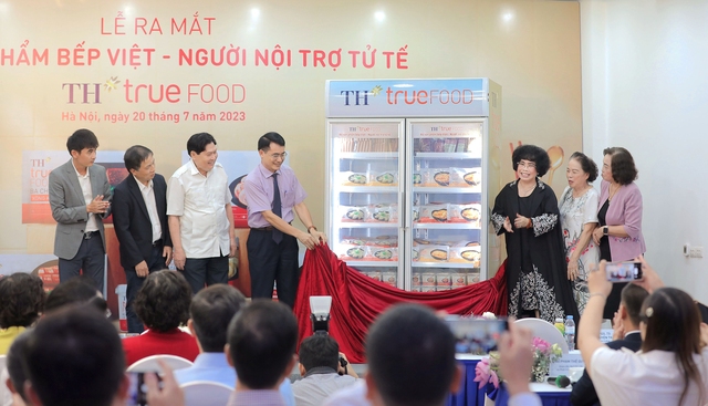 Anh hùng lao động Thái Hương và các chuyên gia dinh dưỡng công bố bộ sản phẩm mới