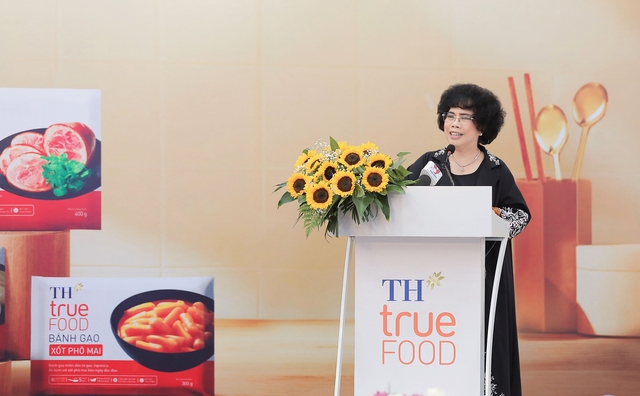 Anh hùng lao động Thái Hương chia sẻ tại lễ ra mắt bộ sản phẩm TH true FOOD bếp Việt - Người nội trợ tử tế