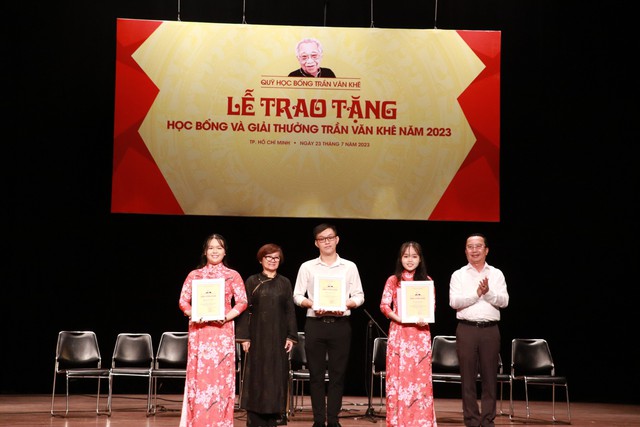Giải thưởng và học bổng trao lần đầu tiên theo di nguyện GS Trần Văn Khê  - Ảnh 9.
