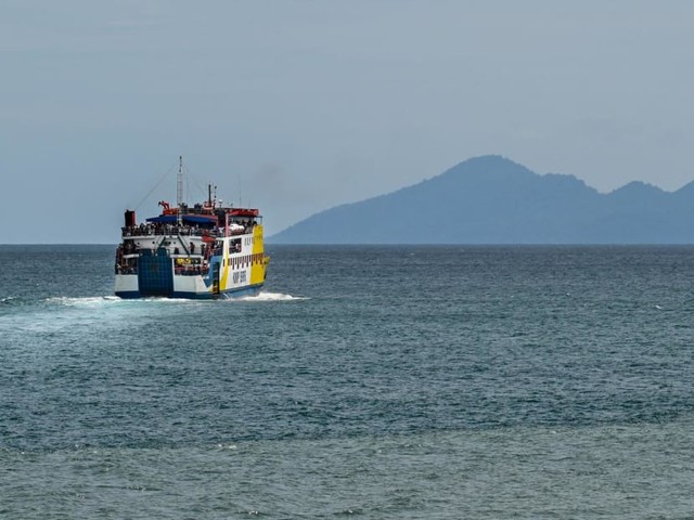 Chìm phà ở Indonesia, ít nhất 15 người chết - Ảnh 1.