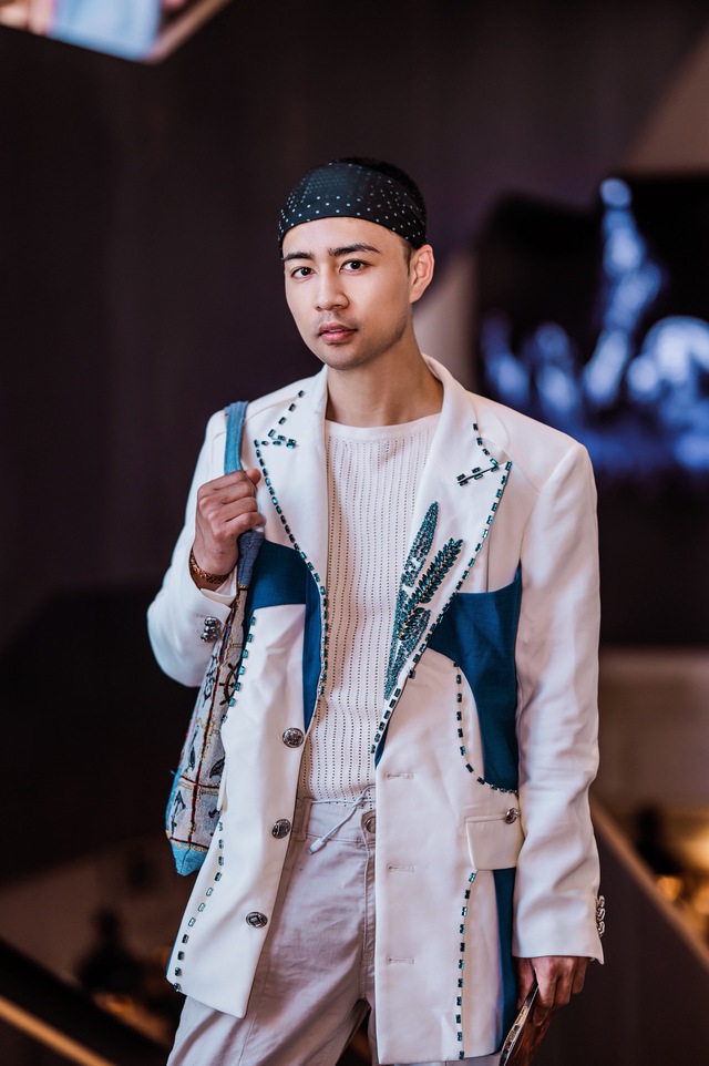 Stylist Việt mặc đồ tự thiết kế, kể chuyện thú vị tại Berlin Fashion Week - Ảnh 4.