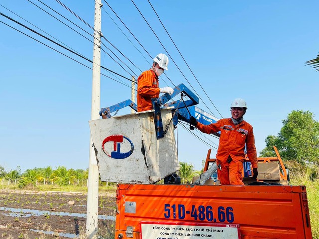 Thời 'thắt lưng buột bụng' tôi học được nhiều điều hay từ việc tiết kiệm điện - Ảnh 2.