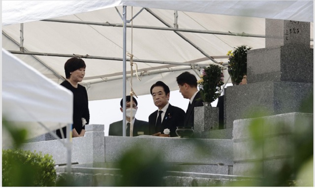 Tro cốt cố Thủ tướng Nhật Shinzo Abe được an táng sau một năm hỏa táng - Ảnh 1.