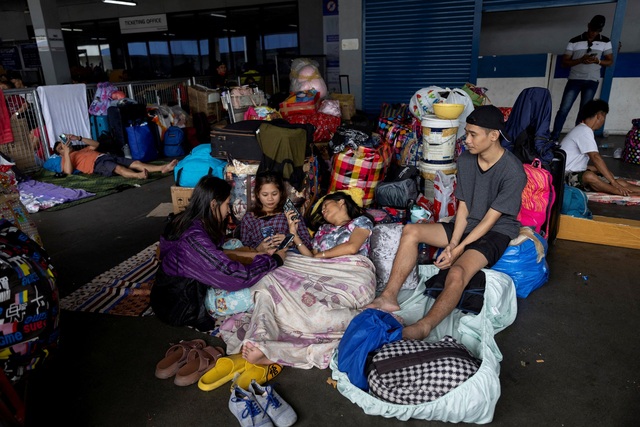 Philippines sơ tán, Đài Loan hủy tập trận vì siêu bão Doksuri - Ảnh 1.