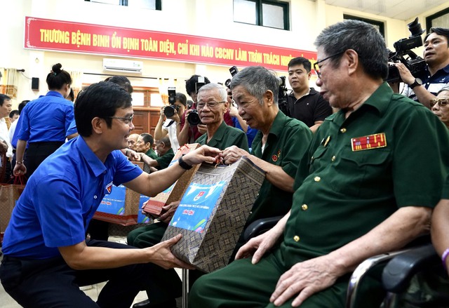 Anh Bùi Quang Huy: 'Các thương bệnh binh là tấm gương sáng cho thế hệ trẻ' - Ảnh 1.