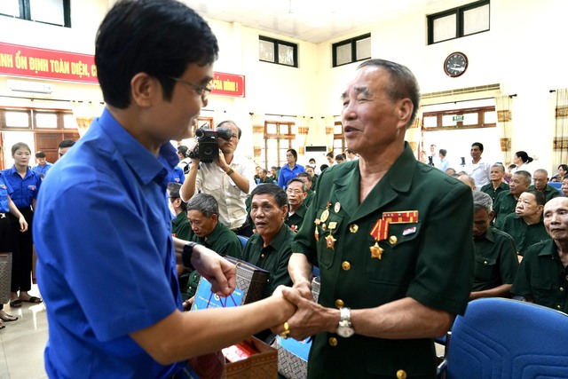 Anh Bùi Quang Huy: 'Các thương bệnh binh là tấm gương sáng cho thế hệ trẻ' - Ảnh 3.