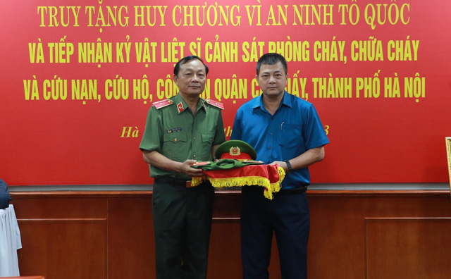 Bảo tàng CAND tiếp nhận, trưng bày kỷ vật của 3 liệt sĩ PCCC ở Hà Nội - Ảnh 1.