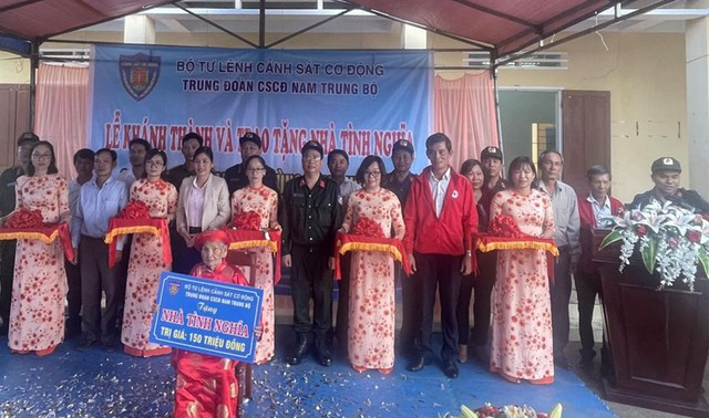 Bình Định: Bàn giao nhà tình nghĩa cho Mẹ Việt Nam anh hùng - Ảnh 1.