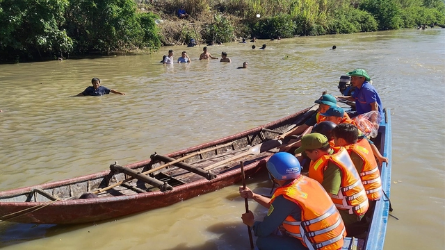 Bình Định: Lật ghe đánh cá trên sông khiến 1 người mất tích - Ảnh 1.