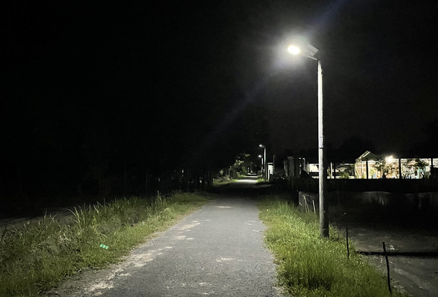 Theo bước chân tình nguyện: Thắp sáng tuyến đường quê hơn 30 năm không ánh đèn  - Ảnh 4.