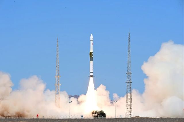 Phóng vệ tinh chậm hơn Trung Quốc, Mỹ đối mặt nguy cơ - Ảnh 1.