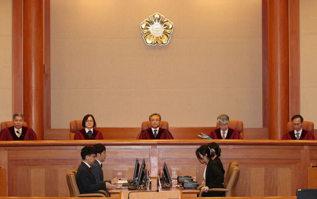 Gia đình nạn nhân thảm kịch Itaewon bật khóc sau phán quyết của tòa án Hàn Quốc - Ảnh 1.