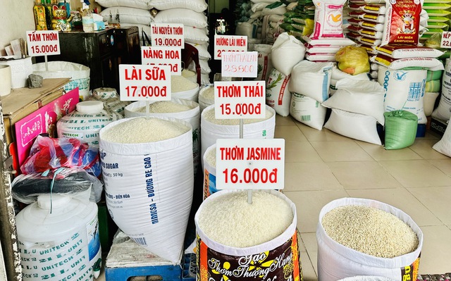 Ấn Độ tiếp tục siết nguồn cung nội địa sau lệnh cấm xuất khẩu gạo - Ảnh 1.