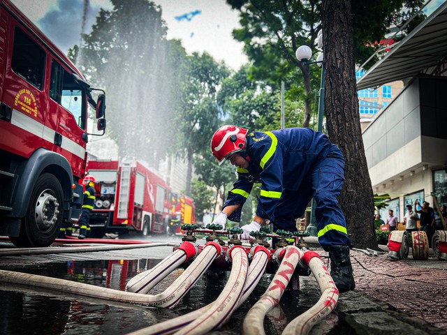 TP.HCM: Diễn tập PCCC cấp thành phố tại tòa nhà Saigon Center - Ảnh 9.