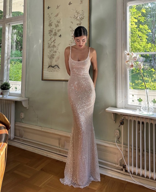 Thời trang sequins giúp những cô nàng yêu thích tiệc tùng thoả sức “bung lụa” - Ảnh 5. Thời trang sequins giúp những cô nàng yêu thích tiệc tùng thoả sức “bung lụa” - Ảnh 5.