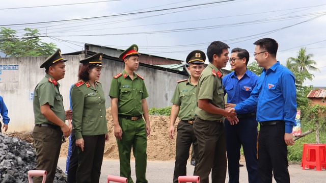 Bí thư TƯ Đoàn Nguyễn Tường Lâm thăm mẹ VNAH tại tỉnh Tây Ninh - Ảnh 7.