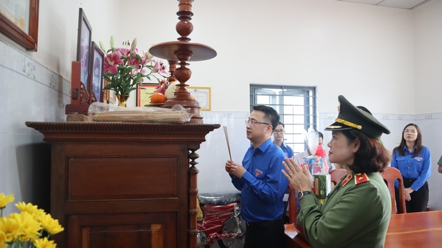 Bí thư TƯ Đoàn Nguyễn Tường Lâm thăm mẹ VNAH tại tỉnh Tây Ninh - Ảnh 4.