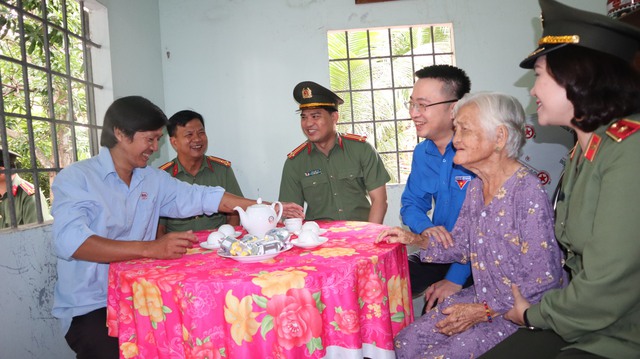 Bí thư TƯ Đoàn Nguyễn Tường Lâm thăm mẹ VNAH tại tỉnh Tây Ninh - Ảnh 5.