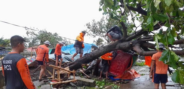 Siêu bão Doksuri đổ bộ Philippines, đe dọa Đài Loan, Trung Quốc - Ảnh 1.