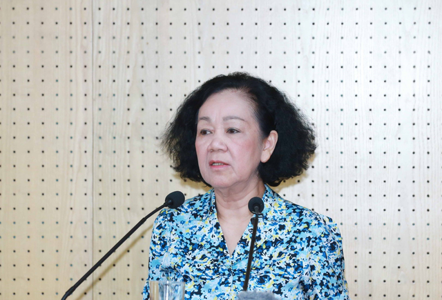 Bà Trương Thị Mai: Cấm người nhà cùng làm lãnh đạo là quy định khó - Ảnh 3.