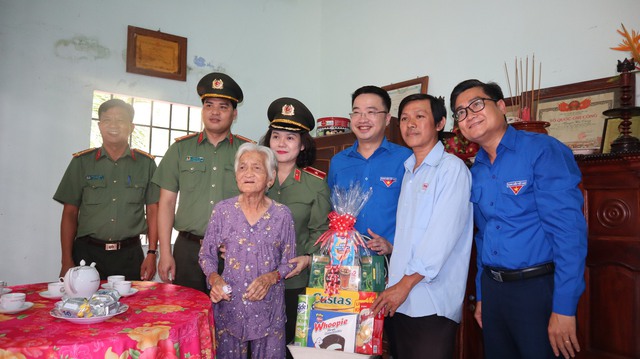Bí thư TƯ Đoàn Nguyễn Tường Lâm thăm mẹ VNAH tại tỉnh Tây Ninh - Ảnh 6.