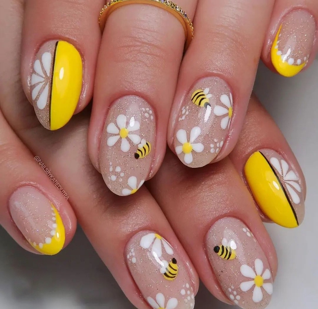 Mùa hè sôi động với những mẫu móng tay màu vàng sang chảnh, rực rỡ - Ảnh 3.