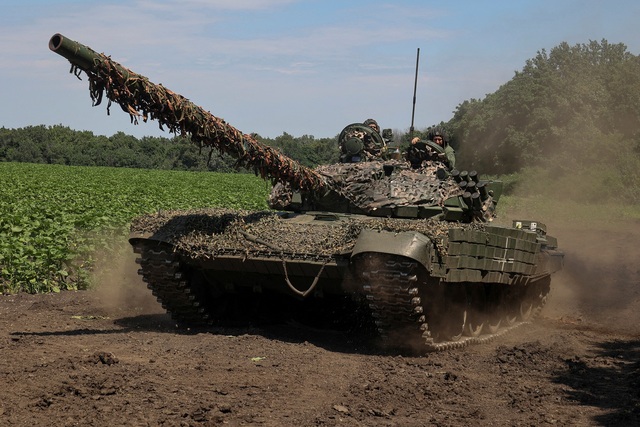 Chiến sự ngày 518: Xe tăng Ukraine ồ ạt tấn công lực lượng Nga? - Ảnh 1.