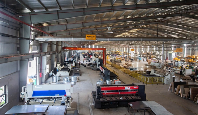 Phân xưởng cơ khí được đầu tư trang thiết bị sản xuất các chi tiết kim loại