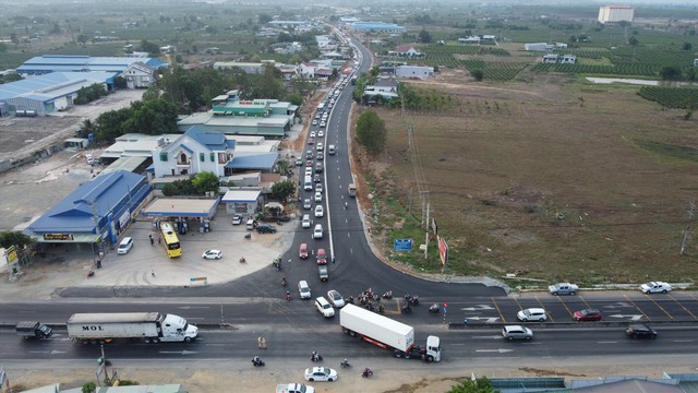 Kiến nghị Bộ GTVT xây cầu vượt tại nút 'xung đột' cao tốc Phan Thiết- Dầu Giây - Ảnh 1.