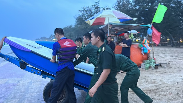 Bình Thuận: Du khách Lâm Đồng xuống tắm biển mất tích chưa tìm thấy - Ảnh 1.