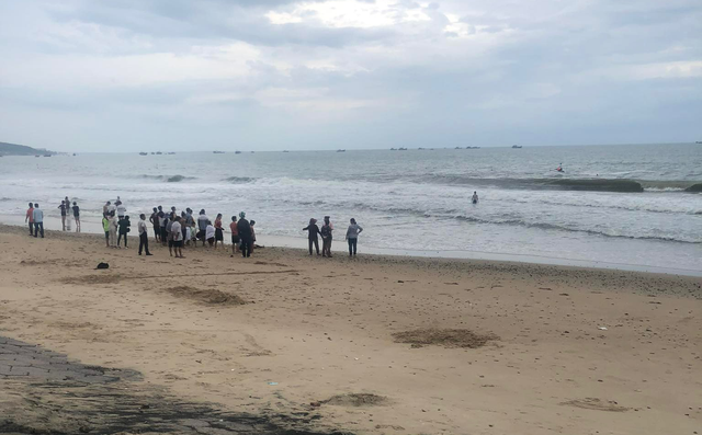 Bình Thuận: Du khách Lâm Đồng xuống tắm biển mất tích chưa tìm thấy - Ảnh 2.