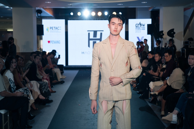 Nhà thiết kế Hào Trương gây ấn tượng mạnh tại 'Tuần lễ thời trang George Town 2023' - Ảnh 2.