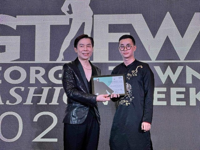 Nhà thiết kế Hào Trương gây ấn tượng mạnh tại 'Tuần lễ thời trang George Town 2023' - Ảnh 4.
