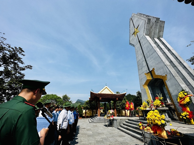 Đoàn công tác T.Ư Đoàn dâng hương anh hùng liệt sĩ Pò Hèn  - Ảnh 3.