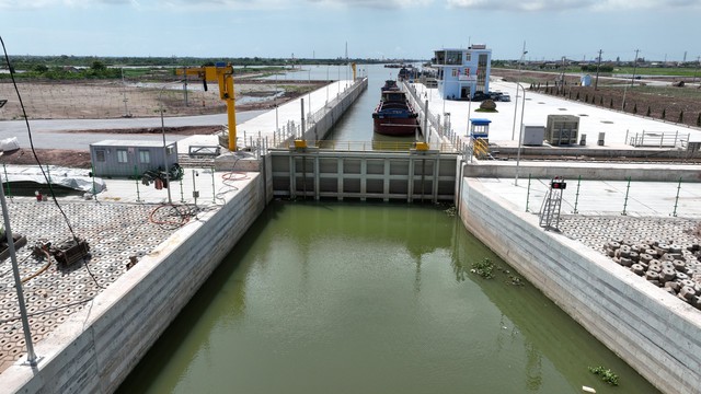 Nam Định: Cụm công trình kênh nối sông Đáy - Ninh Cơ đi vào hoạt động - Ảnh 2.