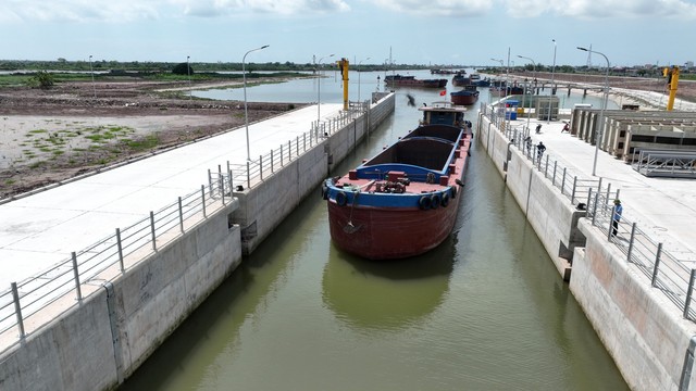 Nam Định: Cụm công trình kênh nối sông Đáy - Ninh Cơ đi vào hoạt động - Ảnh 3.
