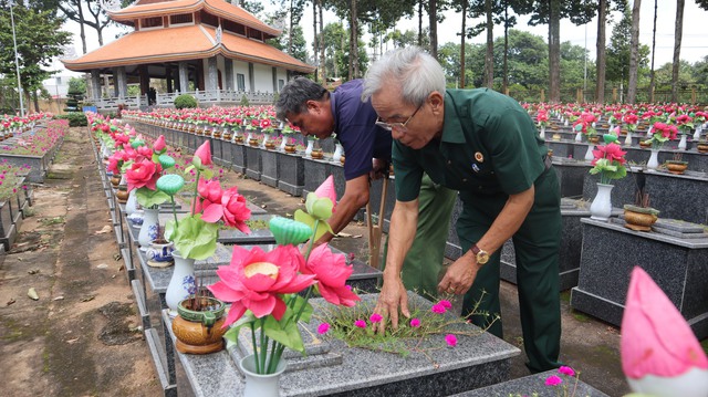 Quản trang thương binh hơn 10 năm canh giấc ngủ đồng đội - Ảnh 5.