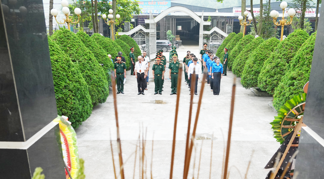 44 năm tìm mộ em trai: 'Hoạt động tri ân của Báo Thanh Niên luôn thiết thực,  - Ảnh 2.